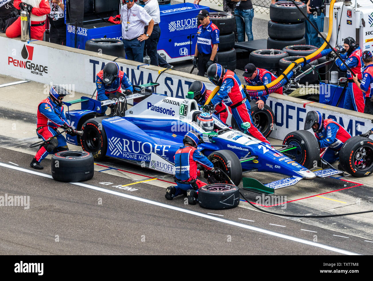 Eventual Winner Takuma Sato Pits Early In The 17 Indianapolis 500 At The Indianapolis Motor Speedway On May 28 17 In Indianapolis Indiana Photo By Edwin Locke Upi Stock Photo Alamy