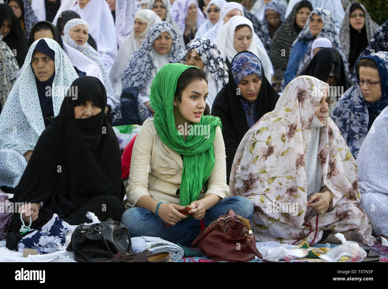 Iranian women pray during an Eid-al-Fitr celebration on August 9, 2013. The  Eid-al-Fitr festival marks the end of the holy Muslim fasting month of  Ramadan. UPI/Maryam Rahmanian Stock Photo - Alamy, image size:1300x970