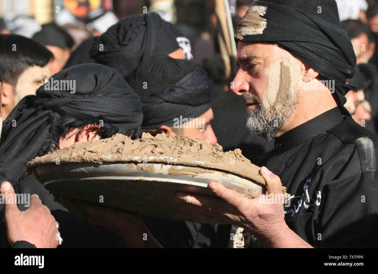 Karbala mourning rituals hi-res stock photography and images - Alamy