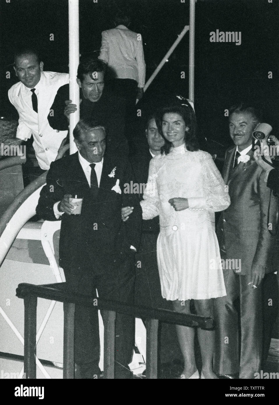 Inside Jackie Kennedy's Wedding To Aristotle Onassis: Photos Time ...