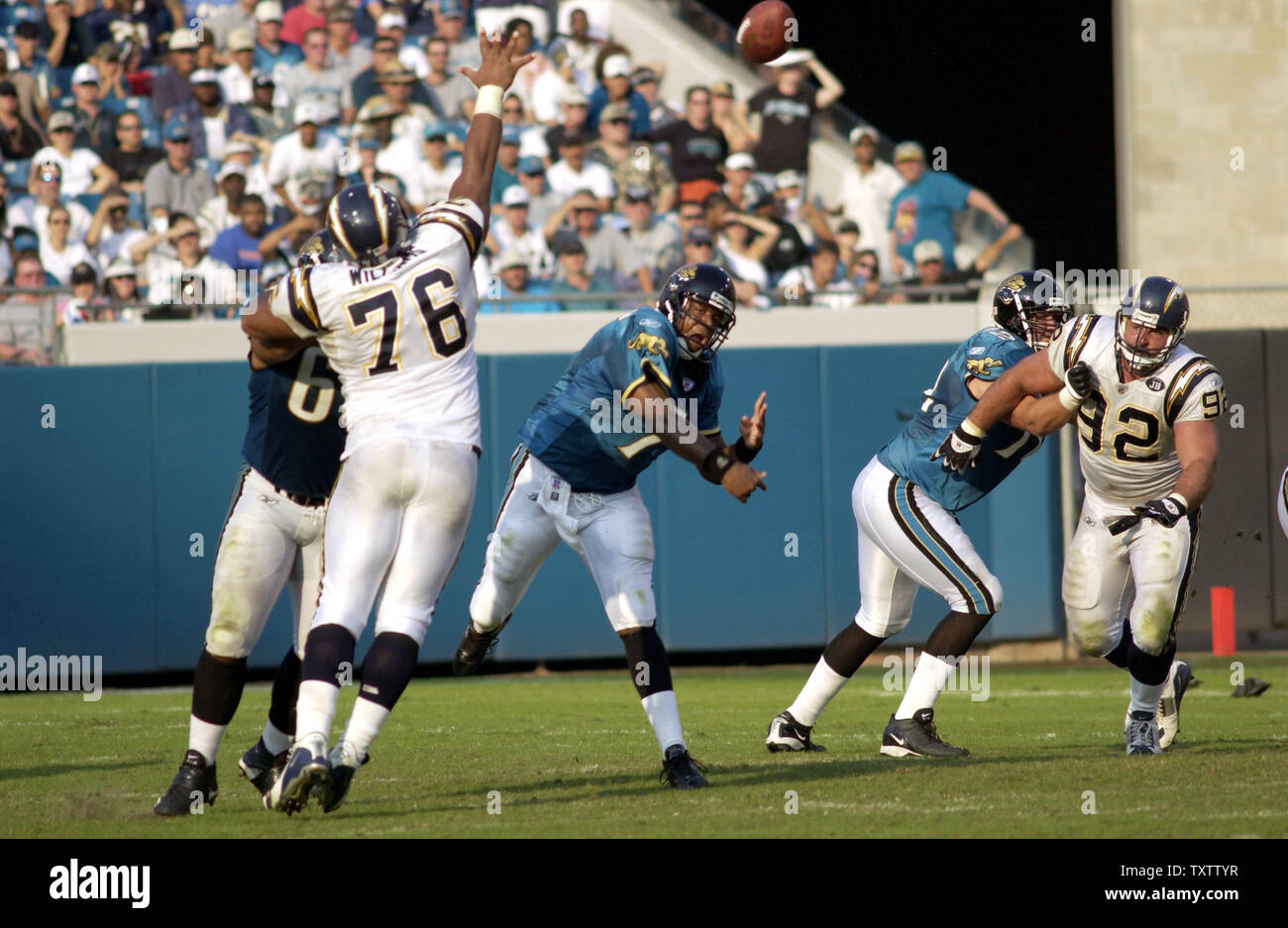 Photo: Pittsburgh Steelers Byron Leftwich scarmbles at New Meadowlands  Stadium in New Jersey - NYP20100821129 