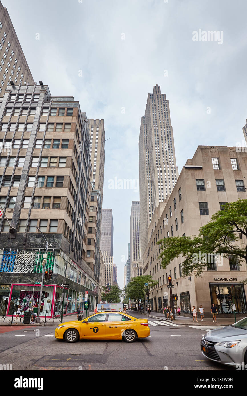 5th avenue new york hi-res stock photography and images - Alamy