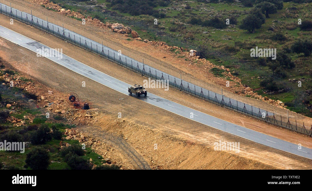 Army humvee hi-res stock photography and images - Alamy