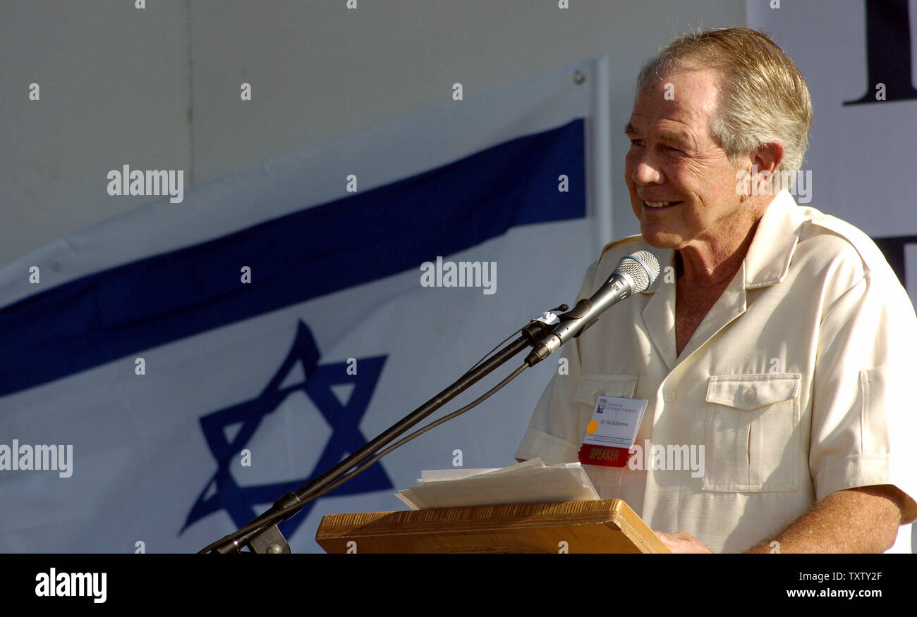 Dr. Pat Robertson, Founder of the Christian Broadcasting Network and host of the 700 Club speaks  to several thousand Christians and Jews during 'The Day of Prayer for the Peace of Jerusalem' prayer event in the Wohl Rose Garden in front of the Israeli Knesset in Jerusalem, October 3, 2004. (UPI Photo/Debbie Hill) Stock Photo