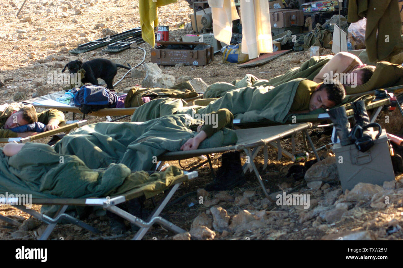 Israeli soldiers sleep near the Israeli-Lebanese border in northern Israel, August 9, 2006. The Israeli cabinet voted to expand the military ground operation in southern Lebanon. (UPI Photo/Debbie Hill) Stock Photo