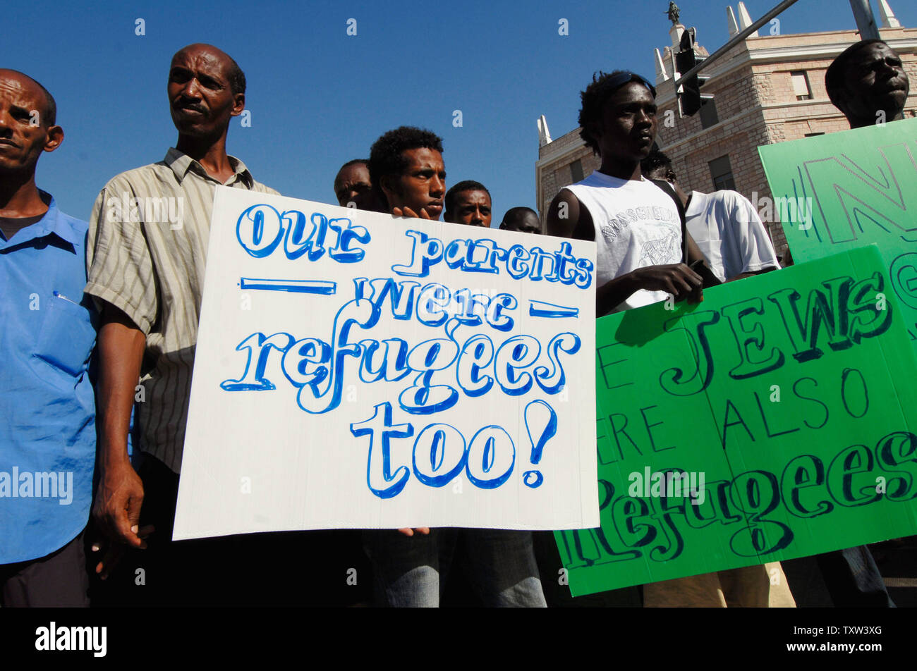 Sudanese refugees demonstrate against their possible deportation to Egypt in front of Israeli Prime Minister Ehud Olmert's residence in Jerusalem, August 22, 2007. Israel deported on Saturday 50 Sudanese refugees, who came from the war torn Darfur region, but said it would allow 500 still in the country to remain.  (UPI Photo/Debbie Hill) Stock Photo