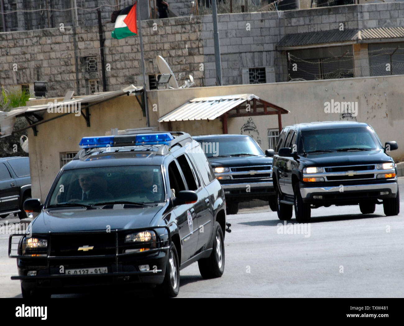 https://c8.alamy.com/comp/TXW481/us-secretary-of-state-condoleezza-rices-convoy-arrives-for-a-meeting-with-palestinian-president-mahmoud-abbas-in-the-palestinian-presidential-compound-in-ramallah-west-bank-october-15-2007-rice-is-in-the-region-to-try-and-bridge-the-differences-between-the-israelis-and-palestinians-before-the-annapolis-summit-in-late-november-upi-photodebbie-hill-TXW481.jpg