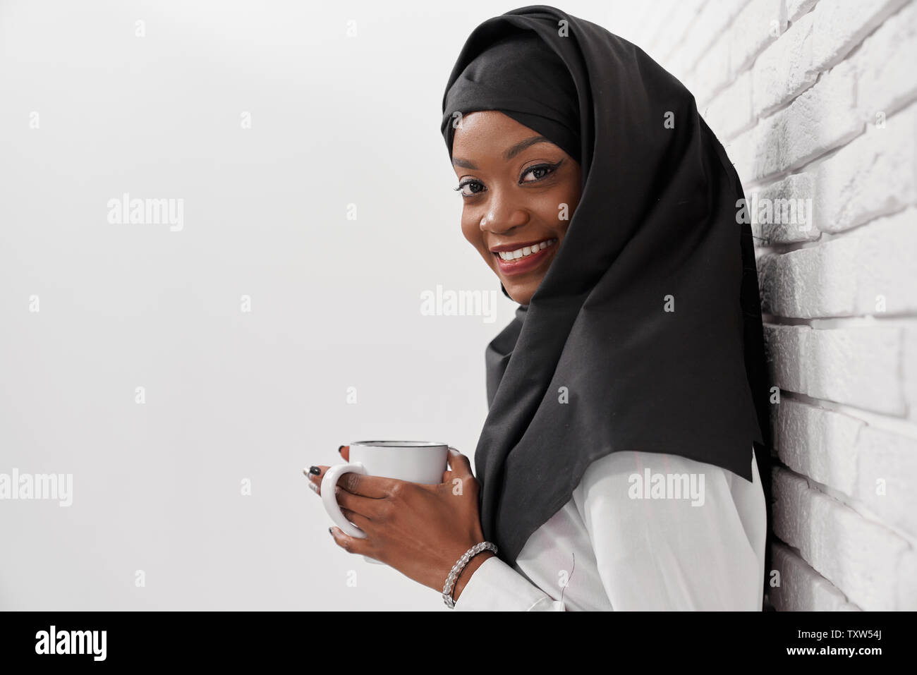 Hijab black hotsell and white outfit