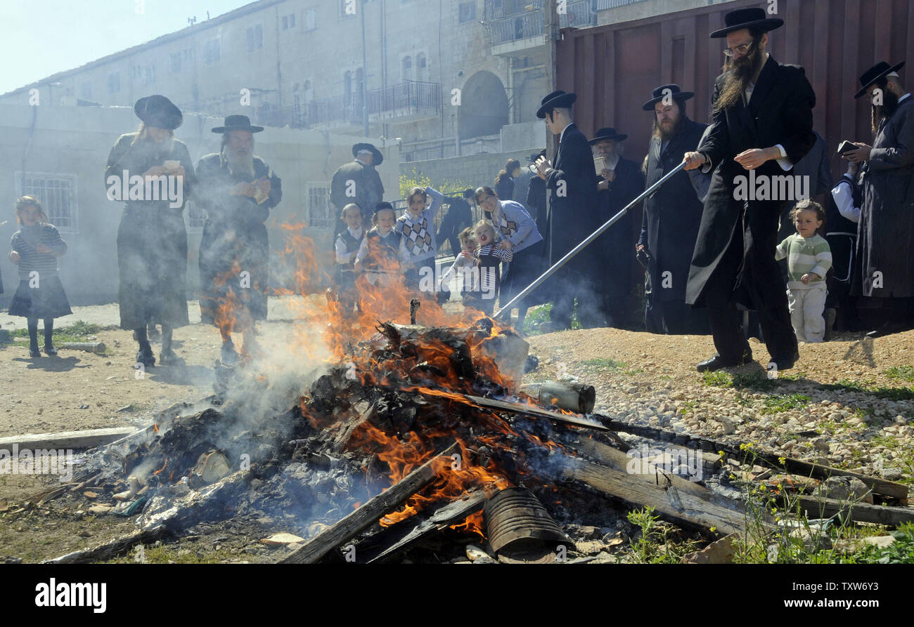 Ultra-Orthodox Jews Burn Leavened Products Before The Start Of The ...