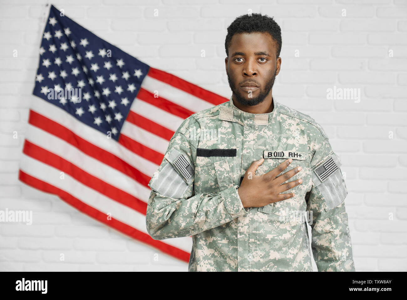 Single african american soldier hi-res stock photography and images - Alamy