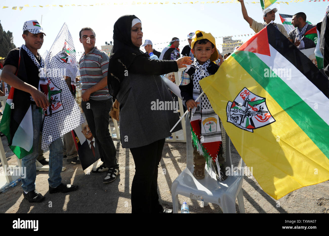 A Palestinian boy holds the Fatah Flag at a rally in the Palestinian Authority's headquarters in Ramallah, West Bank, commemorating the sixth anniversary of the death of Palestinian leader Yasser Arafat, November 11, 2010. Thousands of Palestinians gathered from the West Bank to show support for President Abbas and his Fatah Party. In the Gaza Strip, Hamas police banned Fatah supporters from holding a rally to mark the anniversary of Arafat's death.  - UPI/Debbie Hill Stock Photo