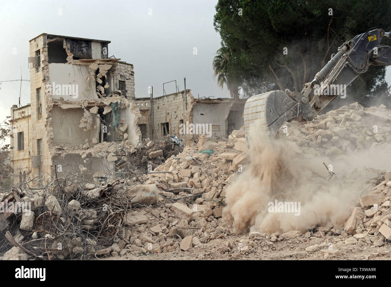 Israeli bulldozers demolish the Shepherd Hotel in the East Jerusalem ...
