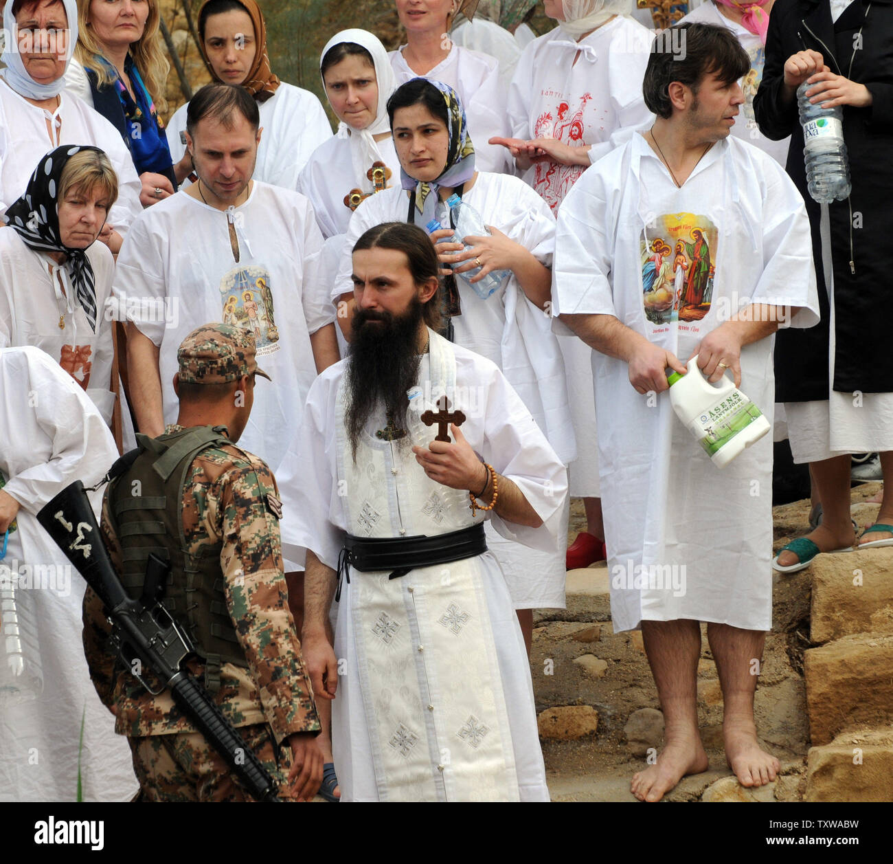 с праздником богоявления. во иордане русский формат. митрополит это в истории. во иордане русский формат. крещение в иордане израиль.