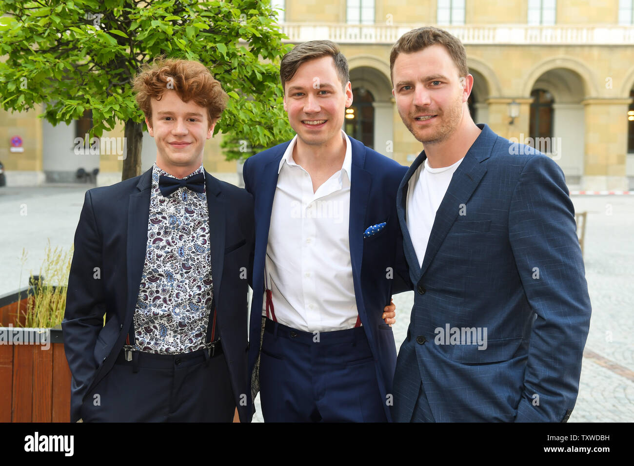 Munich, Germany. 25th June, 2019. Jonas Holdenrieder (l-r), actor and award  sponsor, David Kross, actor and award sponsor and Friedrich Mücke, actor  and award sponsor come to the award ceremony of the