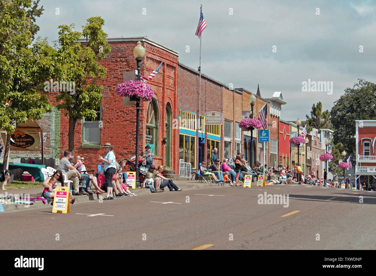 Spectators parade hires stock photography and images Alamy