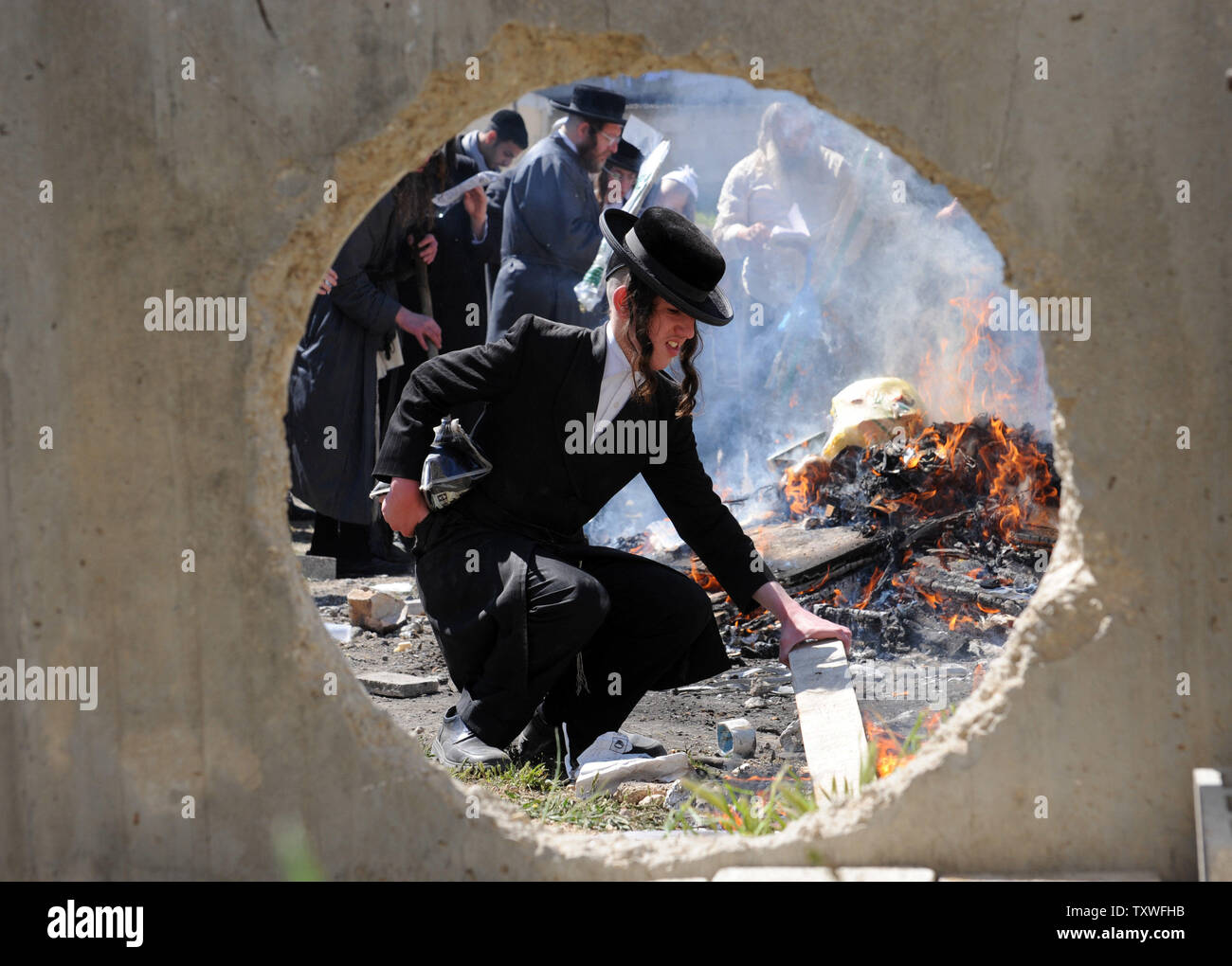 Ultra-Orthodox Jews Burn Leaven Products Before The Passover Holiday ...