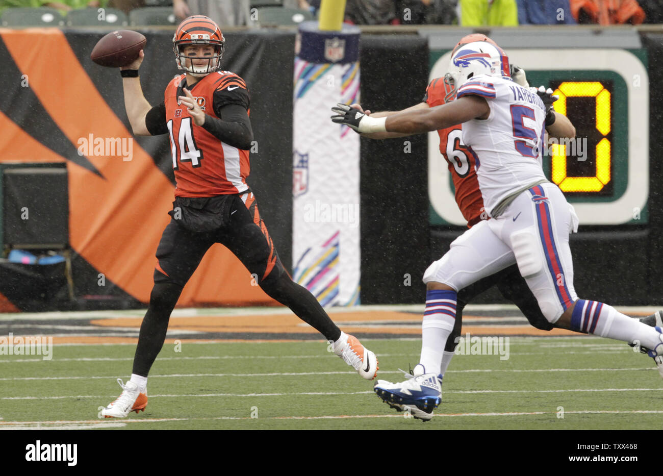 Cincinnati Bengals quarterback Andy Dalton (14) throws under pressure