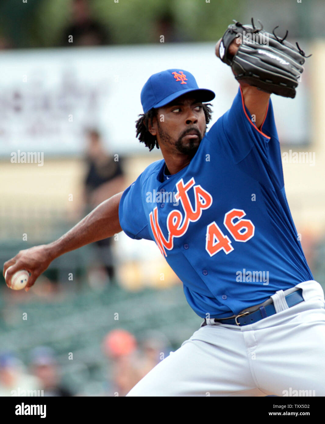 New York Mets pitcher Manny Acosta (46) throws to the Miami Marlins