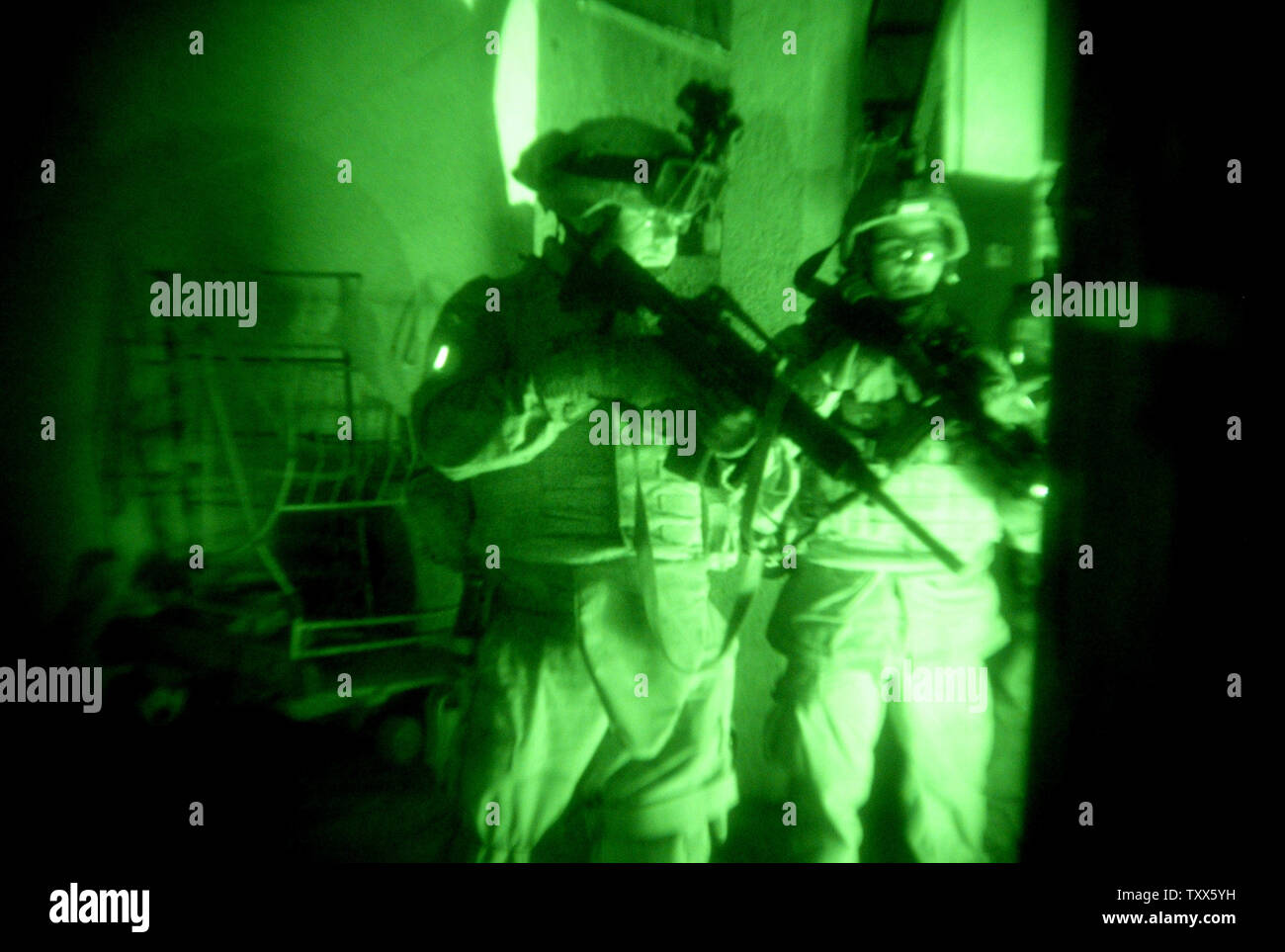 Elements of Charlie Company 1-184th Infantry of the  Californian Army National Guard, attached to 4th Brigade of the 3ID, conduct a raid on a insurgent house, in Baghdad, Iraq, on April 11, 2005. More than 500 Iraqi Security Forces, in cooperation with Task Force Baghdad Soldiers, searched more than 90 targets and detained 65 suspected terrorists in the Al-Rasheed district during raids early Monday morning in Baghdad.     (UPI Photo/Ken James) Stock Photo