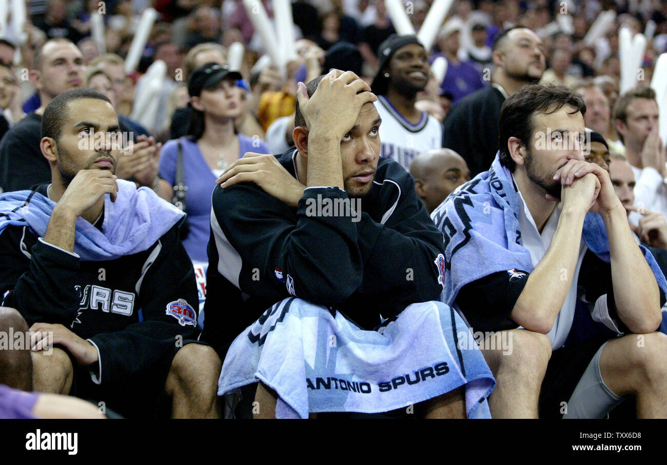 San Antonio Spurs forward Manu Ginobili brings the ball upcourt against the  Denver Nuggets at Pepsi Center in Denver, Colorado December 31, 2005. (UPI  Photo/Gary C. Caskey Stock Photo - Alamy