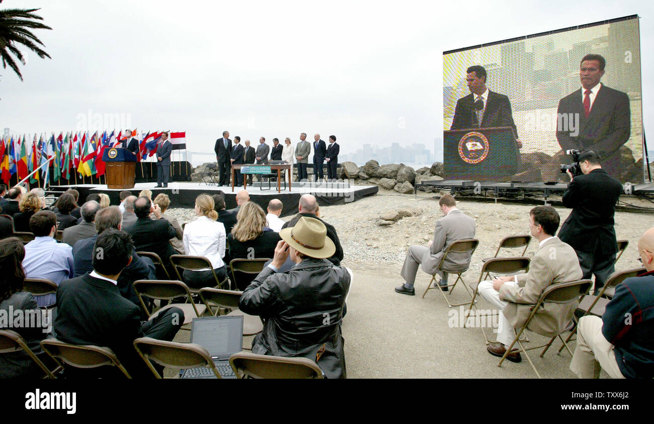 San Francisco Mayor Gavin Newsom Introduces California Governor Arnold Schwarzenegger To Speak Before Signing The California Global Warming Solutions Act Of 2006 To Reduce California S Greenhouse Gas Emissions On Treasure Island In