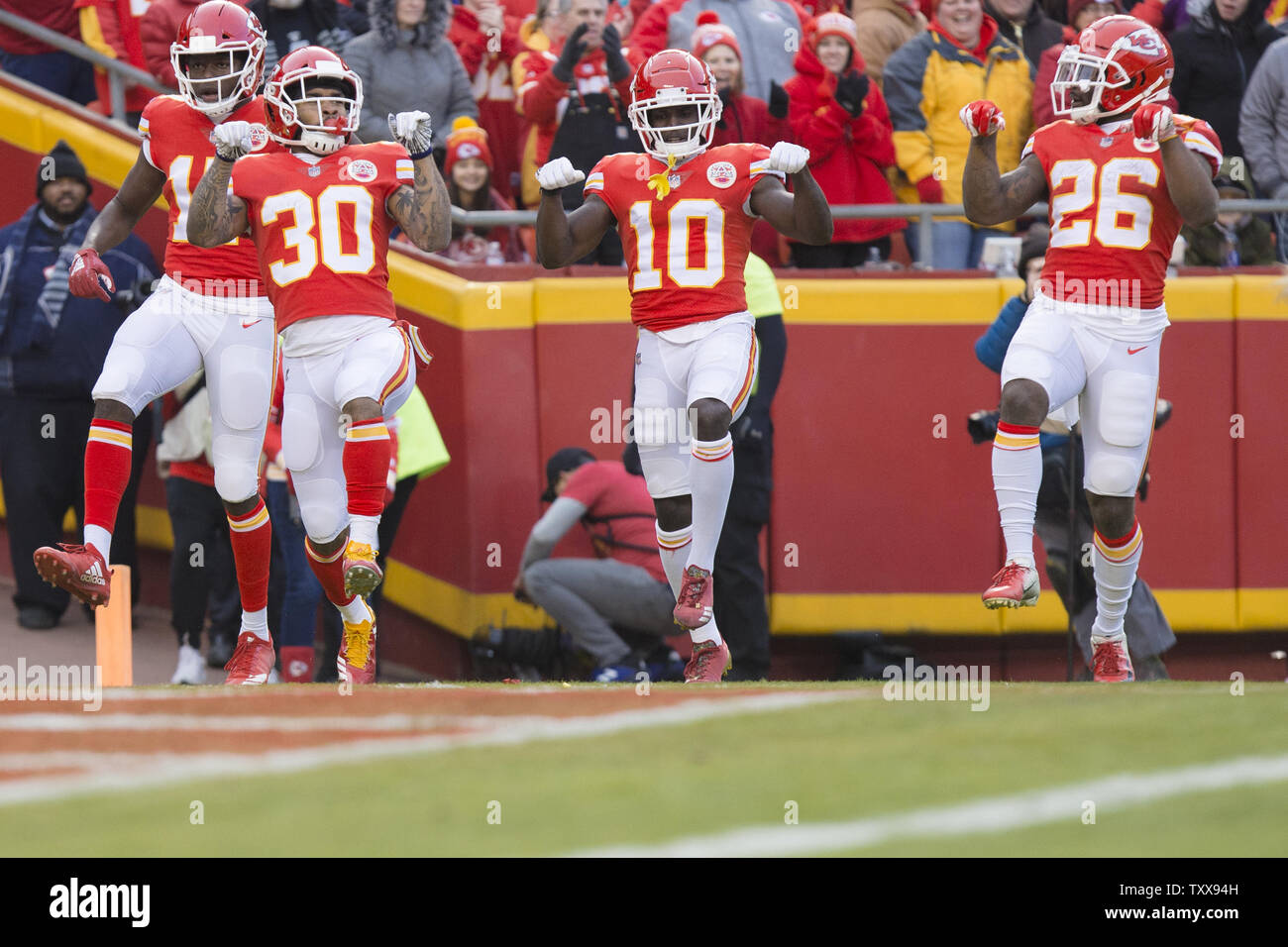 Kansas City Chiefs' Chris Conley (17) runs against Indianapolis Colts'  Rashaan Melvin (30) during the second half of an NFL football game Sunday,  Oct. 30, 2016, in Indianapolis. (AP Photo/Michael Conroy Stock Photo - Alamy