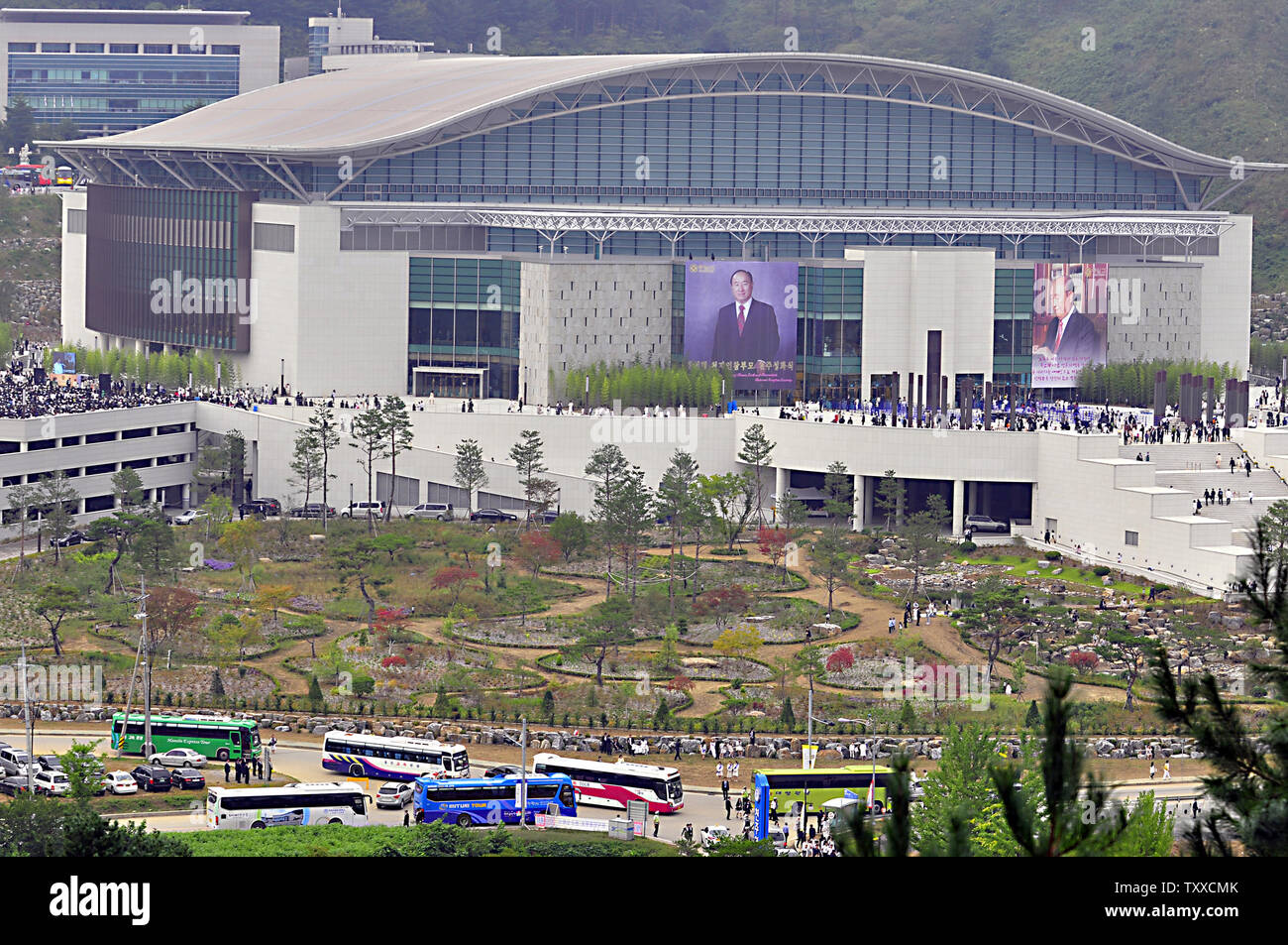 Sun myung moon hi-res stock photography and images - Alamy