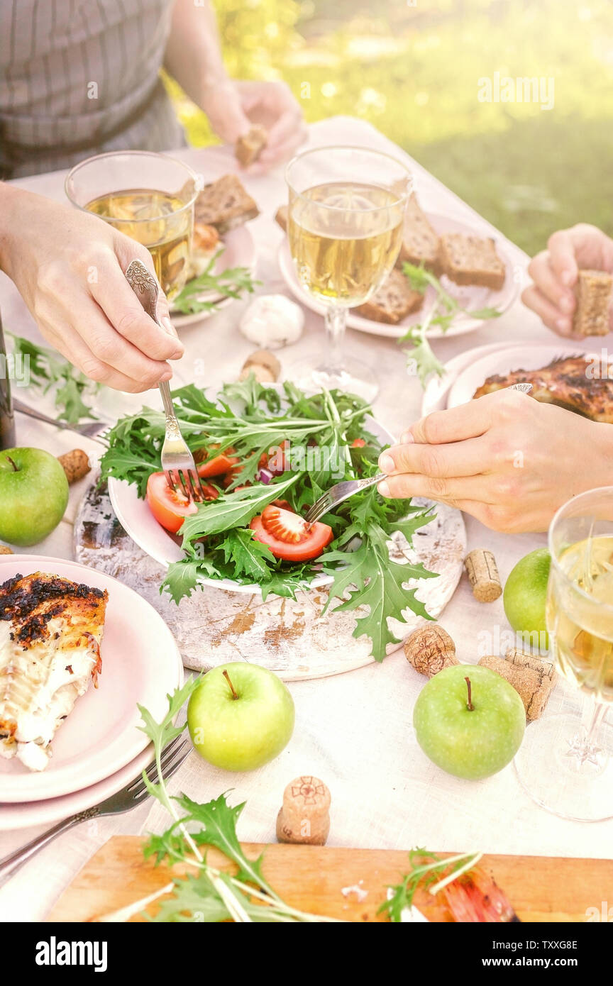 Family picnic table garden hi-res stock photography and images - Alamy