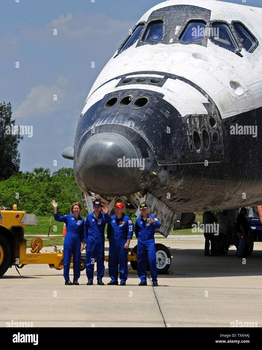 The Crew Of Nasa S Space Shuttle Atlantis Mission Sts 135 Sandra Magnus Rex Walheim Doug Hurley And Craig Ferguson Pose In Front Of Atlantis As They Attend An Employee Appreciatiion Function To