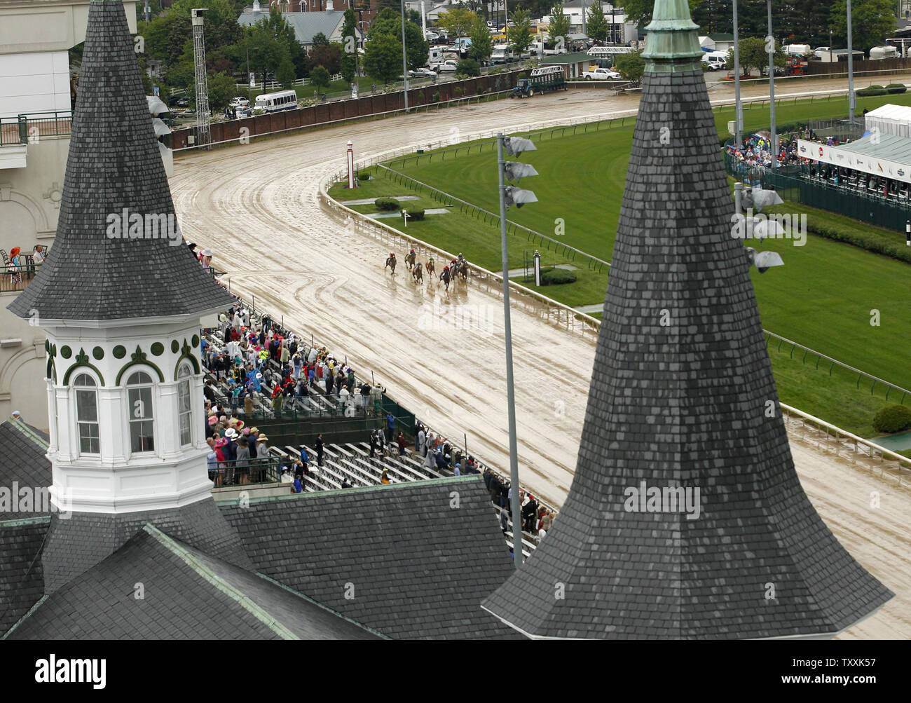 race-horse-can-be-seen-running-on-the-track-between-the-famed-twin