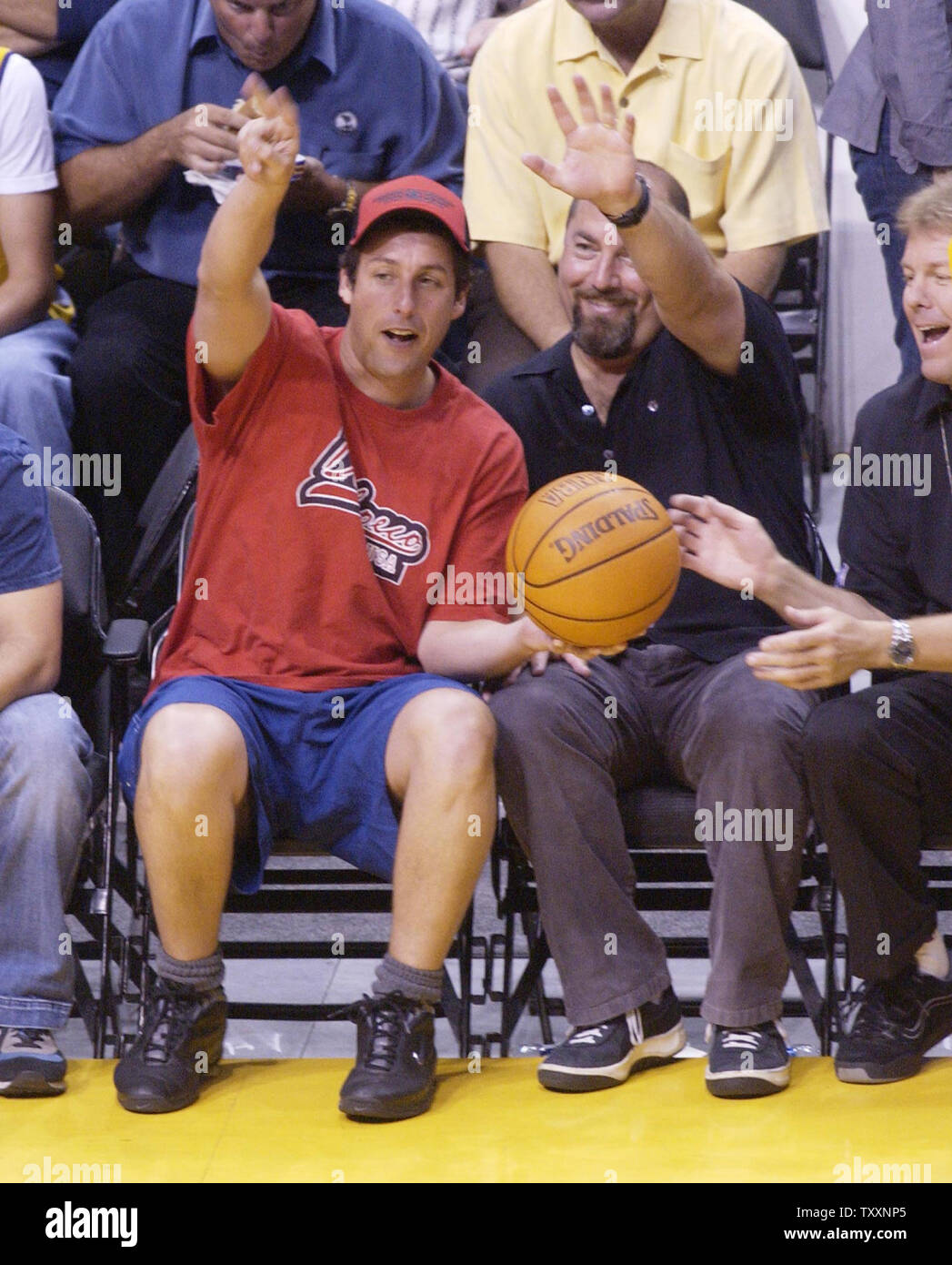 Actor Adam Sandler (C) awaits the start of Game 4 of the NBA Western  Conference semifinals, between the Los Angeles Lakers and San Antonio Spurs  Tuesday night, May 11, 2004 at Staples