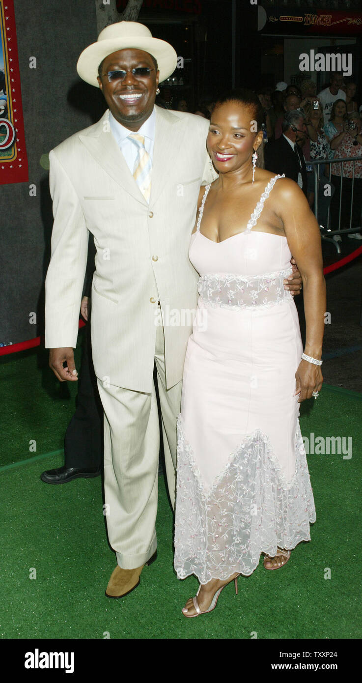 Cast Member Bernie Mac And His Wife Rhonda Poses For Photographers At The Film Premiere Of Mr 3000 In Los Angeles On September 8 2004 The Touchstone Film Is A Baseball Themed