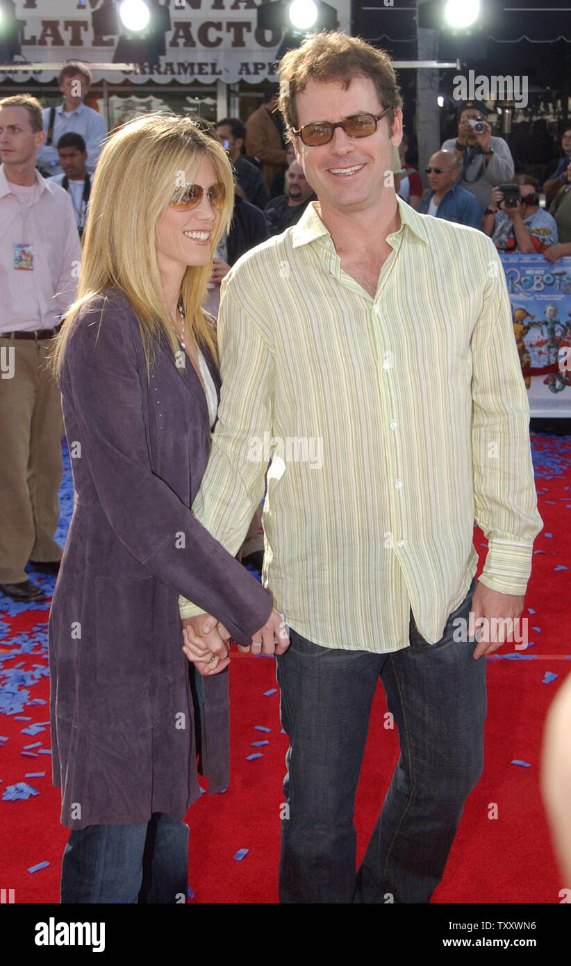 Greg Kinnear and his wife Helen Labdon arrive to the world premiere of