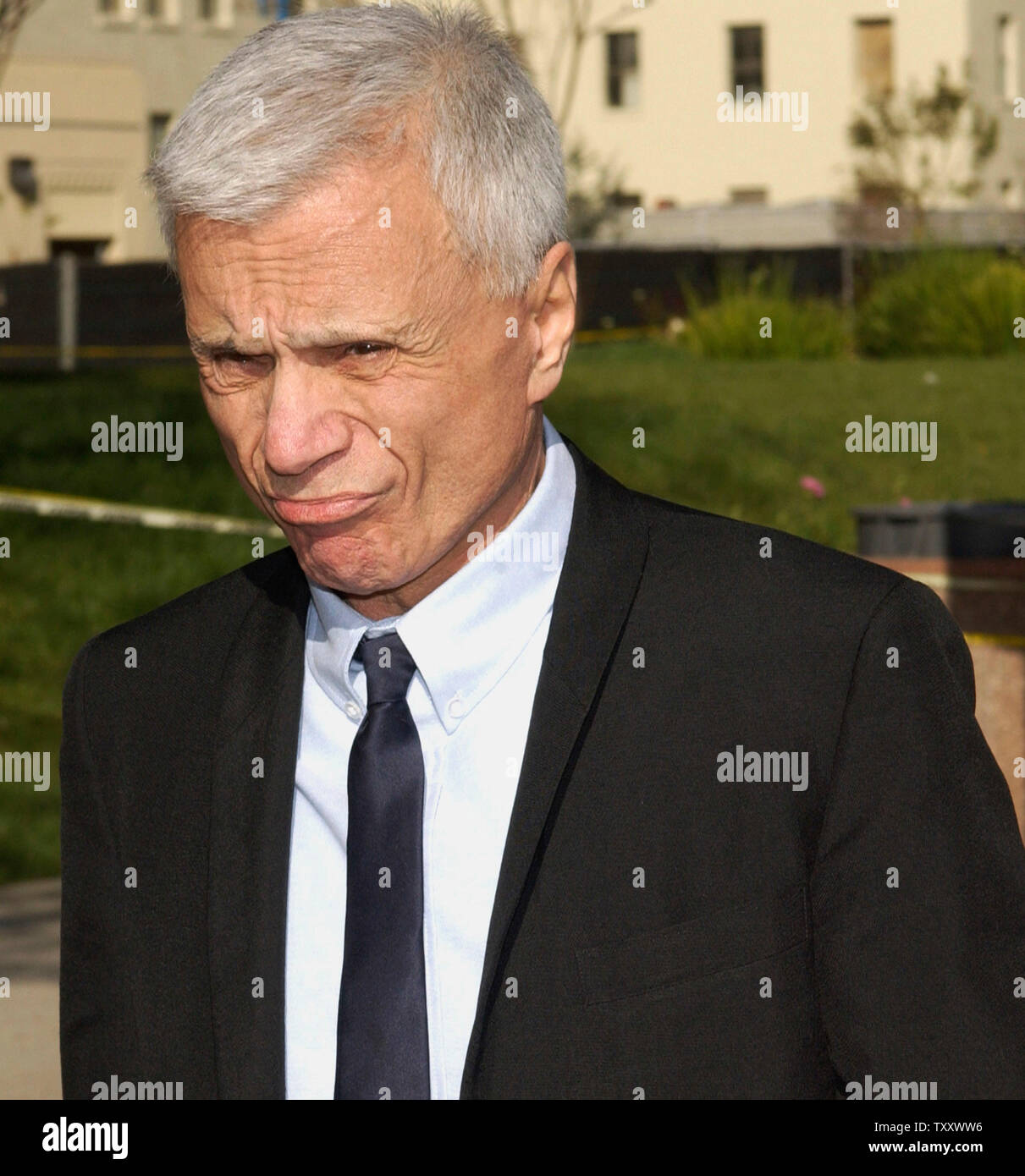 Actor Robert Blake departs the Van Nuys courthouse after attending a court session in his murder trial, in Los Angeles March 15, 2005. Jurors in 'Baretta' star Robert Blake's murder trial continue after more than a week of deliberations without a verdict, increasing speculation they may deadlock over whether the actor shot and killed his wife outside his favorite restaurant.    (UPI Photo/Jim Ruymen) Stock Photo