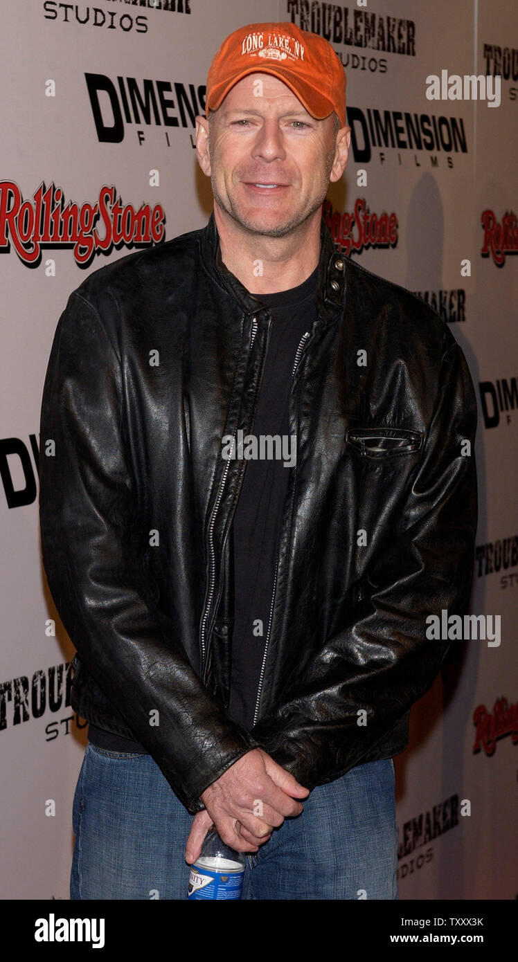 Actor Bruce Willis, a cast member in the motion picture thriller 'Sin City,' arrives for the film's premiere in Los Angeles March 28, 2005. The film, directed by Frank Miller and Robert Rodriguez is based on the popular comic book 'Sin City' and opens in the United States on April 1.      (UPI Photo/Jim Ruymen) Stock Photo