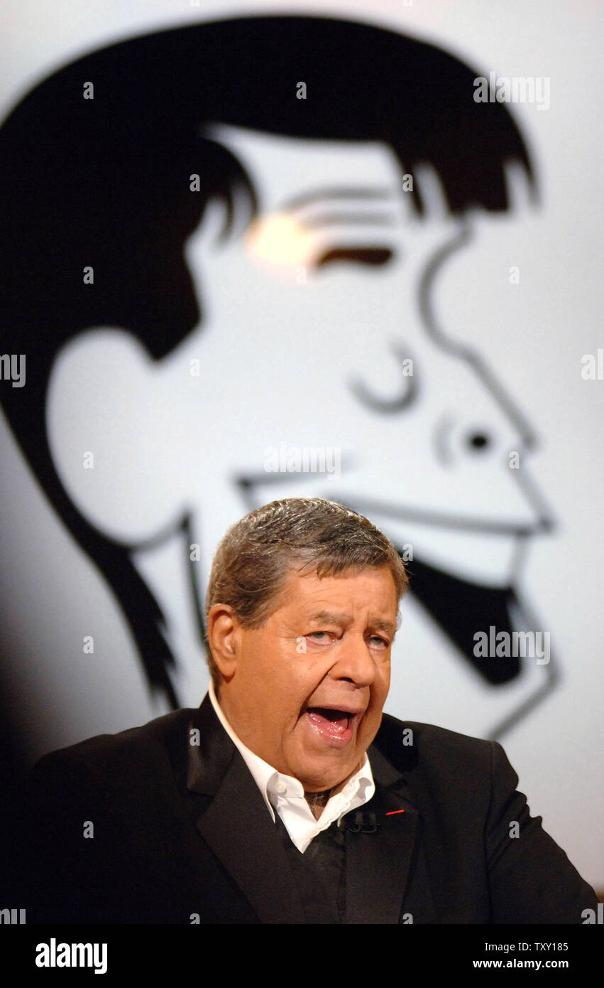 Jerry Lewis speaks following the opening of the Muscular Distrophy Association's 40th annual Jerry Lewis MDA  Telethon held at the Beverly Hilton September 4, 2005. (UPI Photo/ Phil McCarten) Stock Photo