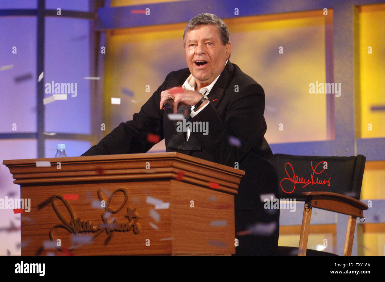 Jerry Lewis reacts to the final tote board reading of $54,921,586 before the closing of the Muscular Dystrophy Association's 40th annual Jerry Lewis MDA  Telethon held at the Beverly Hilton September 5, 2005. (UPI Photo/ Phil McCarten) Stock Photo