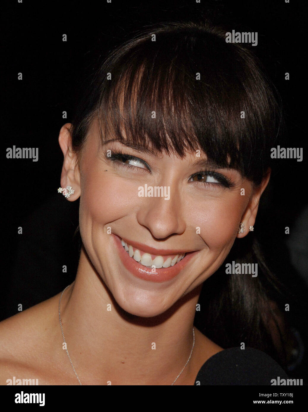 Actress Jennifer Love Hewitt, who stars in the new CBS thriller 'Ghost Whisperer' arrives for the premiere screening of the TV drama series for fans at Hollywood Forever Cemetery in Los Angeles September 9, 2005. (UPI Photo/Jim Ruymen) Stock Photo