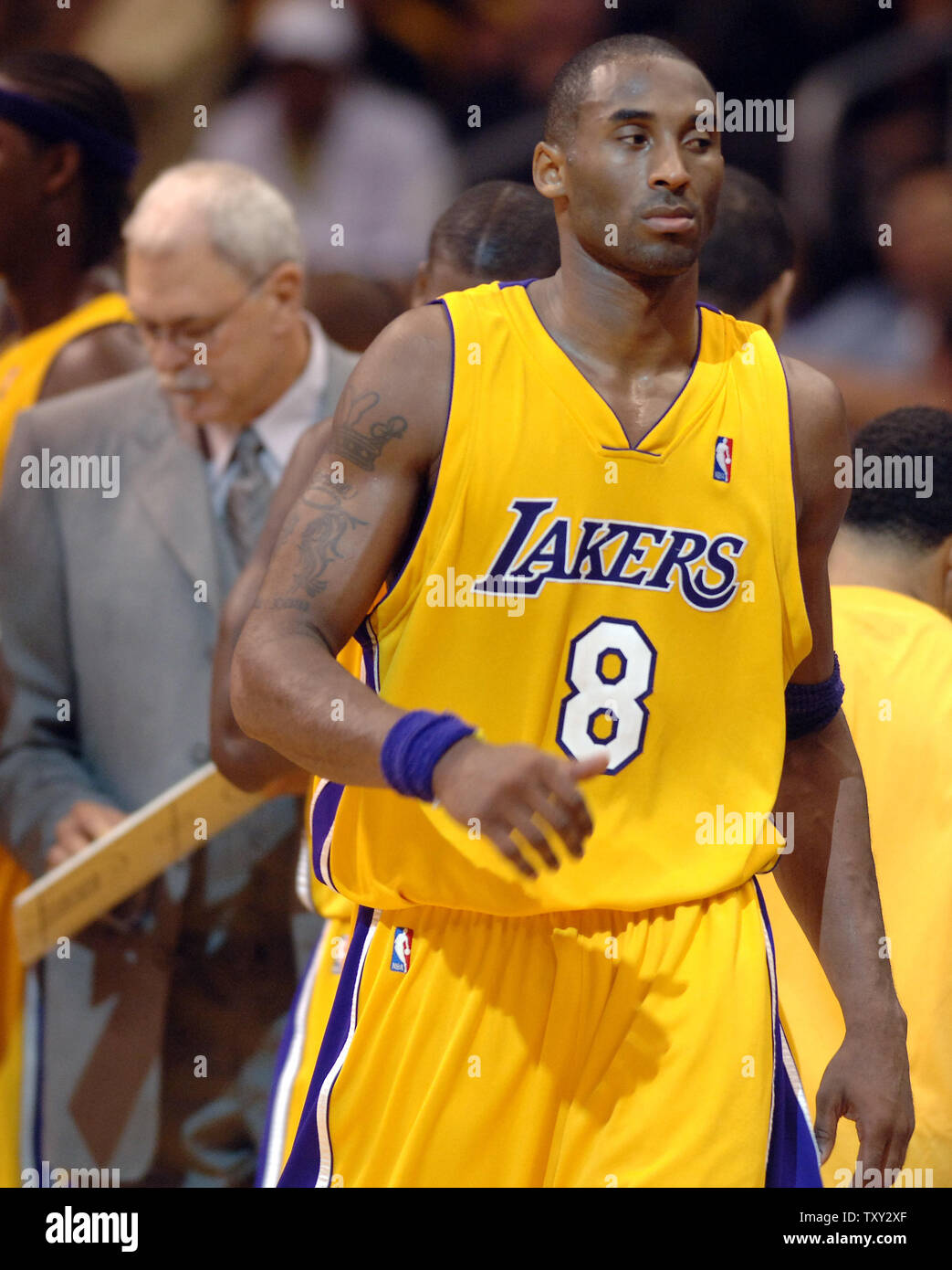 Los Angeles' guard Kobe Bryant returns to the floor after a time out in the NBA game between the Lakers and the Phoenix Suns at Staples Center in Los Angeles November 3, 2005.  (UPI Photo/Jim Ruymen) Stock Photo