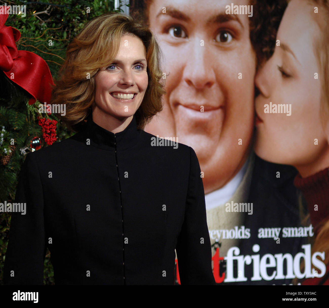 https://c8.alamy.com/comp/TXY3AC/actress-julie-hagerty-a-cast-member-in-the-romantic-comedy-motion-picture-just-friends-arrives-for-the-premiere-of-the-film-in-the-westwood-section-of-los-angeles-november-14-2005-upi-photojim-ruymen-TXY3AC.jpg