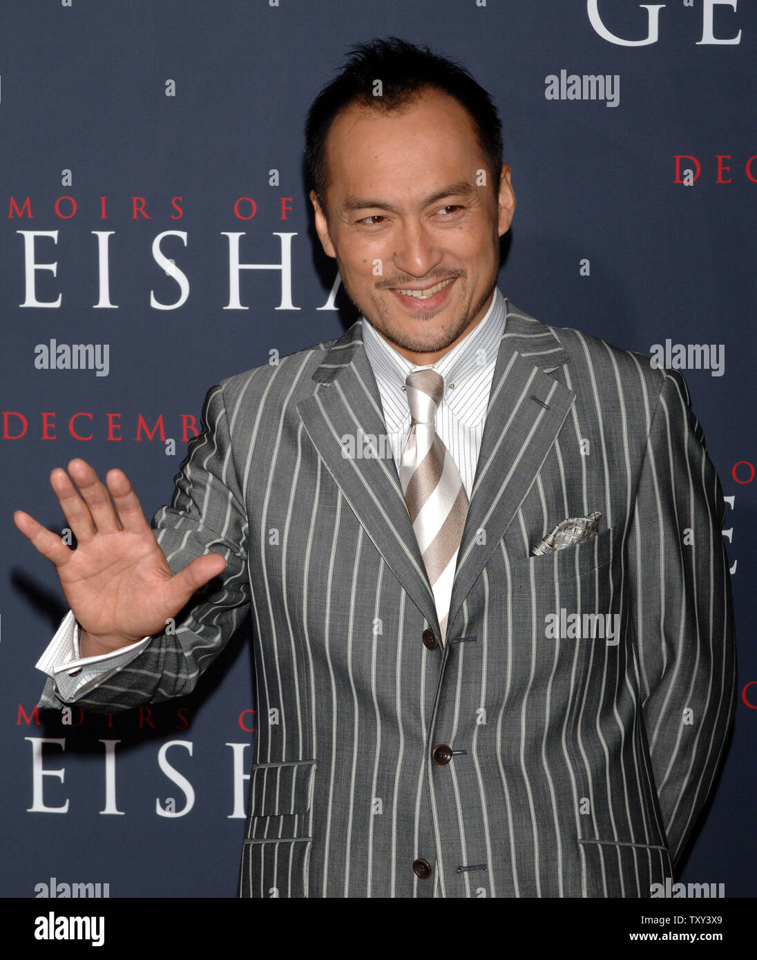 Japanese actor Ken Watanabe, a cast member in the romantic drama motion picture 'Memoirs of a Geisha' arrives for the premiere of the film at the Kodak Theatre in the Hollywood section of Los Angeles, California December 4, 2005. The movie is based on the novel by Arthur Golden and tells the story of a Japanese child (Zhang) who goes from working as a maid in a geisha house to becoming the legendary geisha Sayuri. The movie opens in the U.S. December 9.  (UPI Photo/Jim Ruymen) Stock Photo