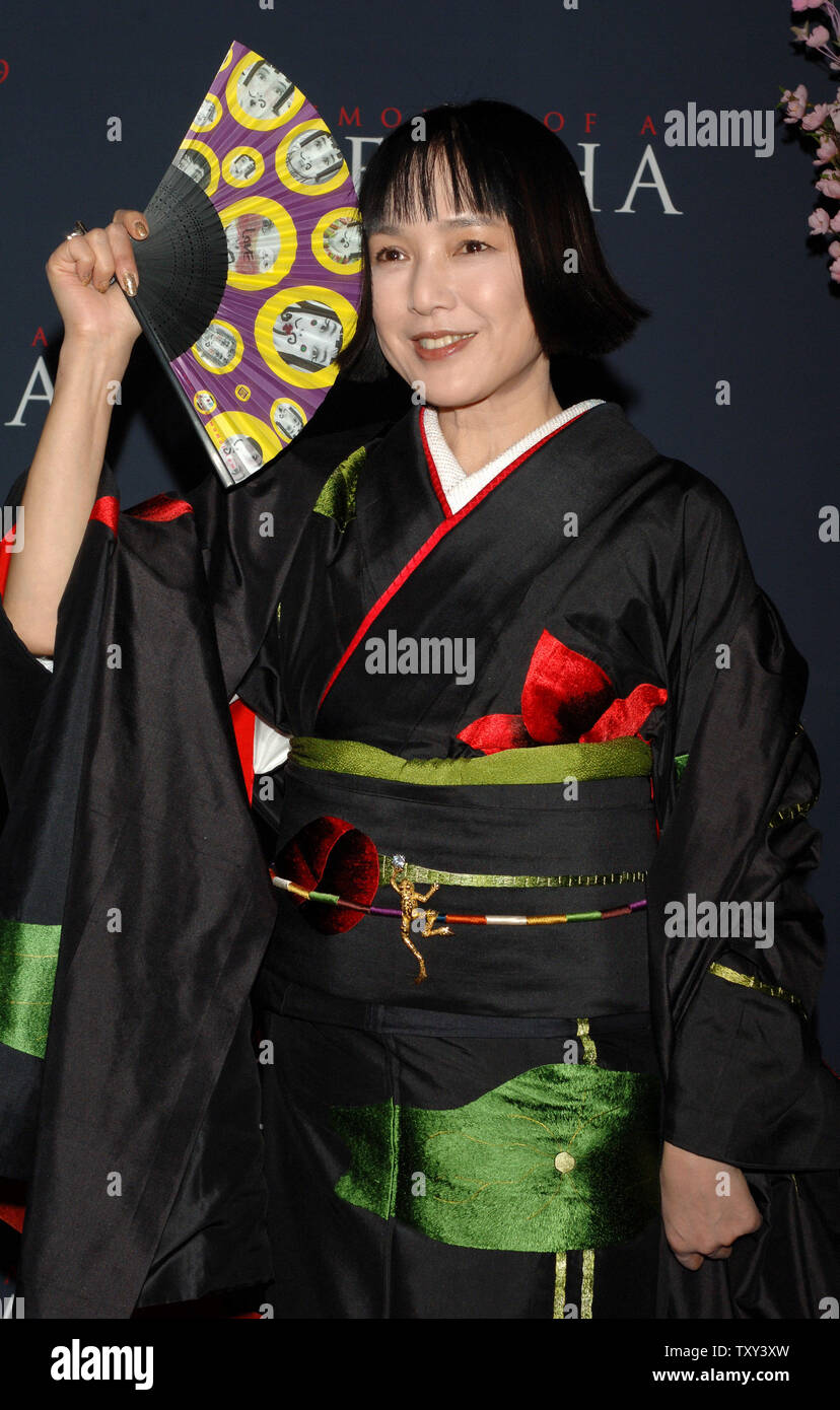 Japanese actress Kaori Momoi, a cast member in the romantic drama motion picture 'Memoirs of a Geisha' arrives for the premiere of the film at the Kodak Theatre in the Hollywood section of Los Angeles, California December 4, 2005. The movie is based on the novel by Arthur Golden and tells the story of a Japanese child (Zhang) who goes from working as a maid in a geisha house to becoming the legendary geisha Sayuri. The movie opens in the U.S. December 9.  (UPI Photo/Jim Ruymen) Stock Photo