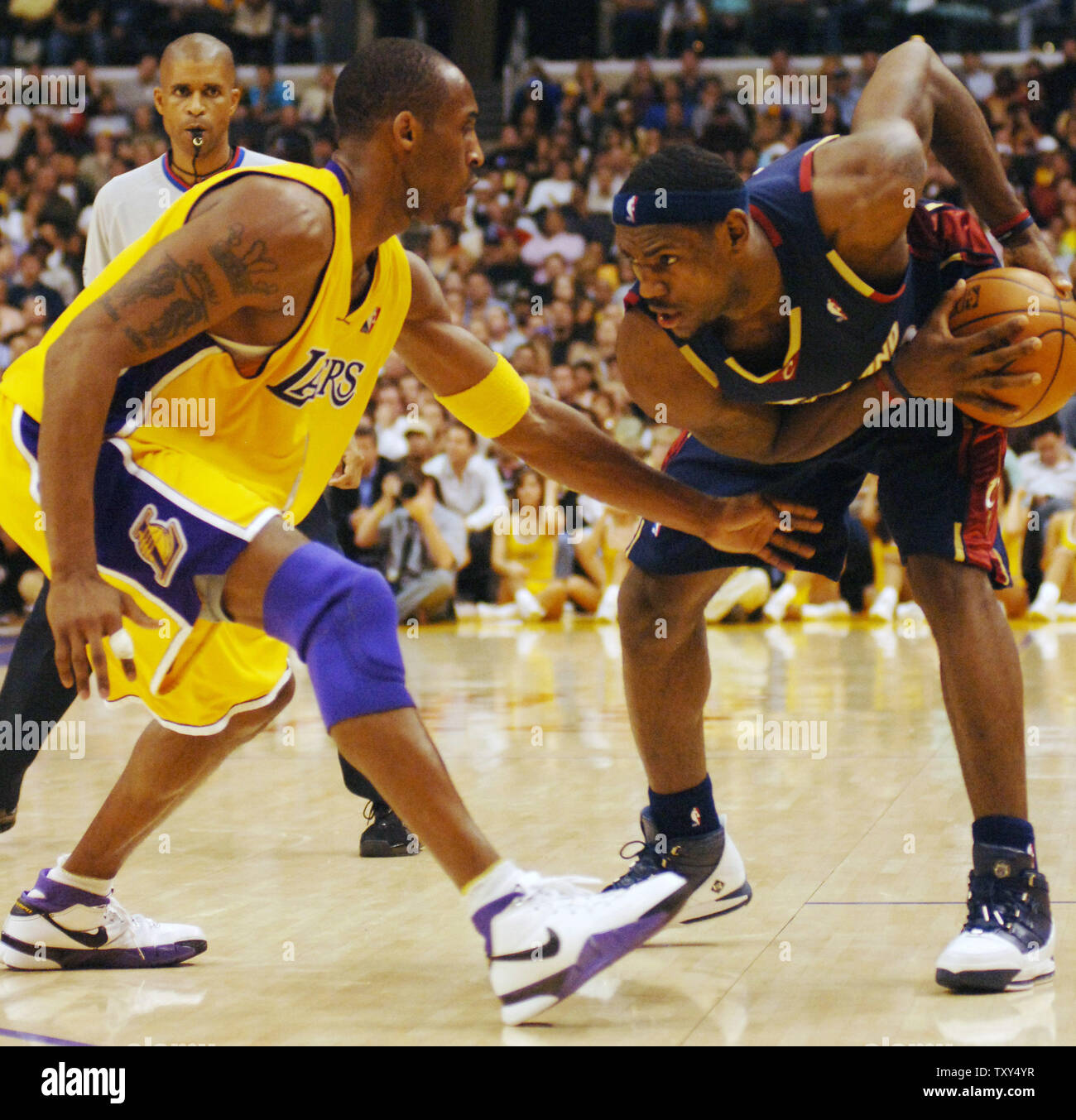 LeBron's Heat hold off Kobe's Lakers 99-90 - The San Diego Union-Tribune