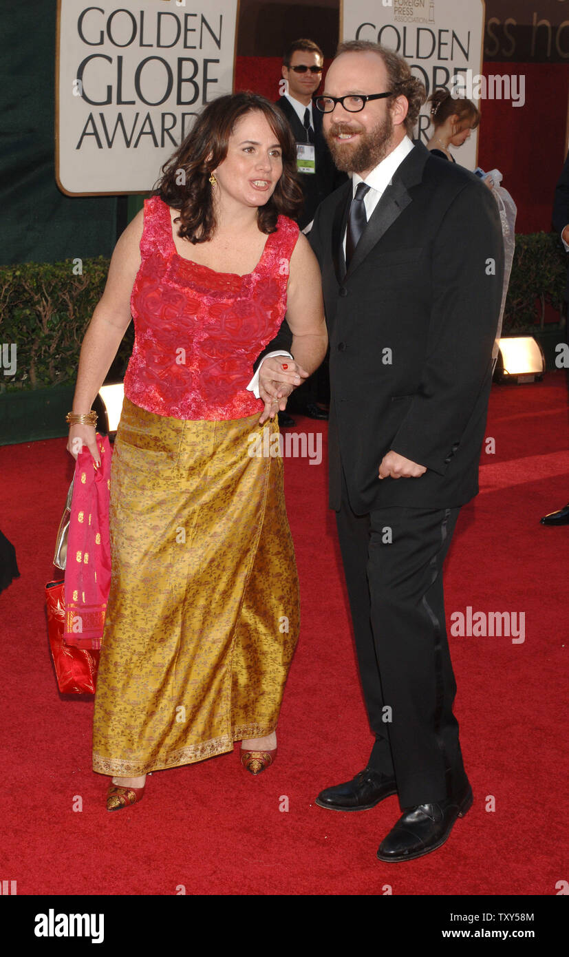 Actor Paul Giamatti (R) and his wife Elizabeth Cohen arrive for the 63rd annual Golden Globe Awards in Beverly Hills, CA on January 16, 2006.  (UPI Photo/Jim Ruymen) Stock Photo