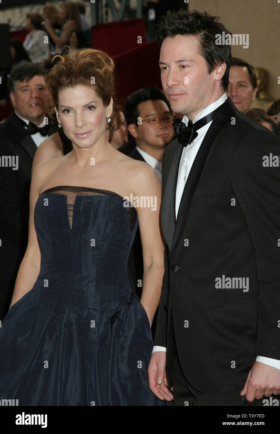 Actor keanu reeves actress bullock hi-res stock photography and images ...