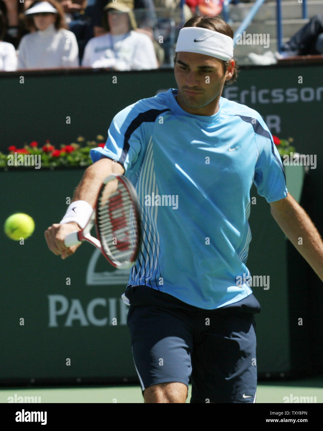 Roger Federer Prepares A Backhand During His Semi Final Match With Paradorn Srichapan At The Pacific Life Open In Indian Wells California On March 18 2006 Upi Photo David Silpa Stock Photo Alamy