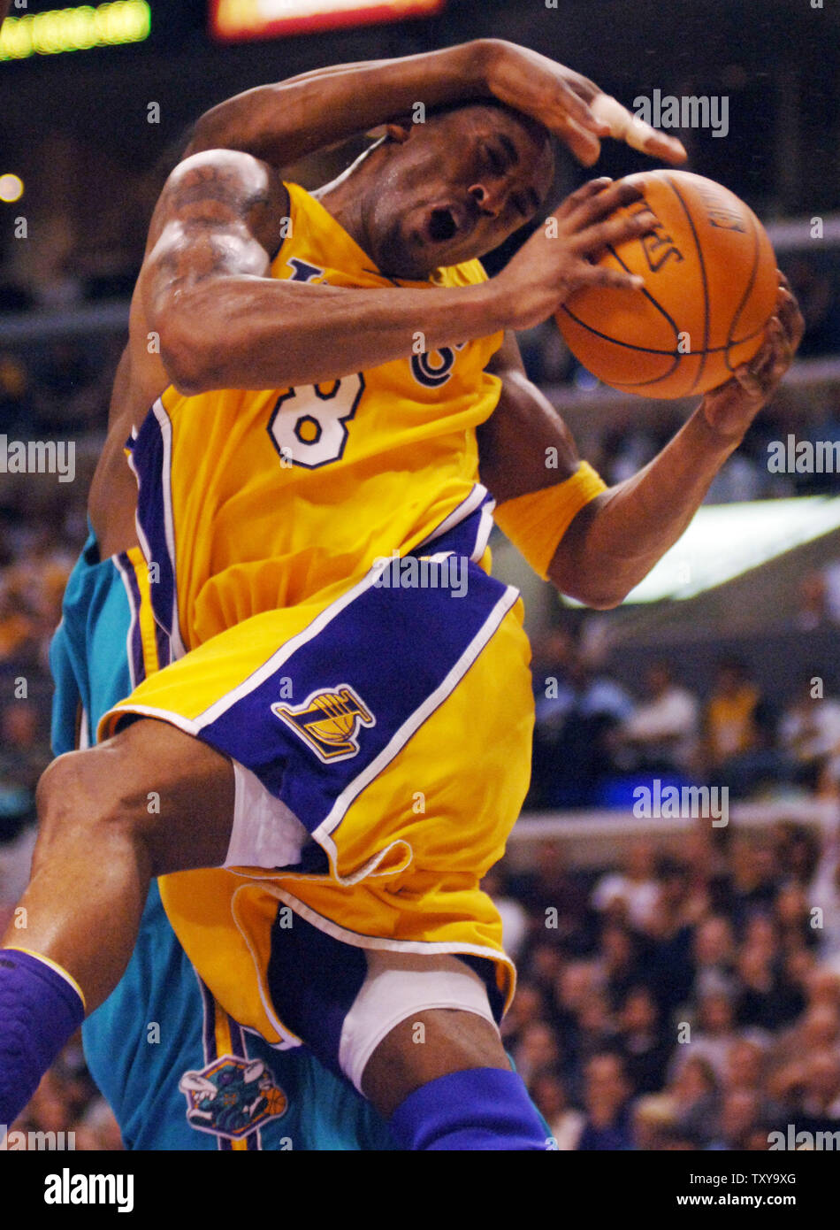 Kobe Bryant, Lakers roar back against Hornets