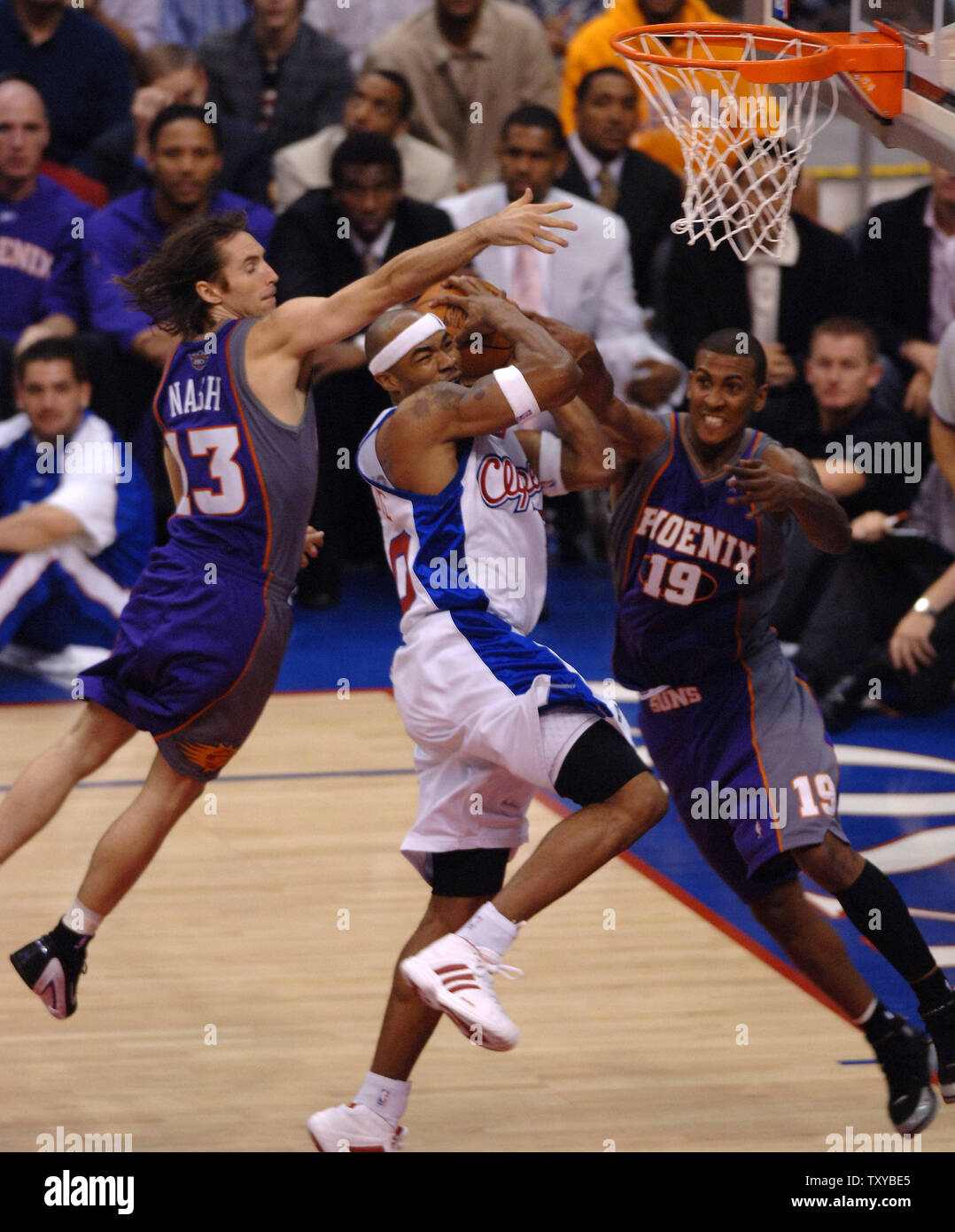 Los Angeles Clippers Corey Maggette holds the ball against the Phoenix Suns  in the fourth quarter of the second game of the NBA conference semifinals  in Phoenix, AZ May 10, 2006. The