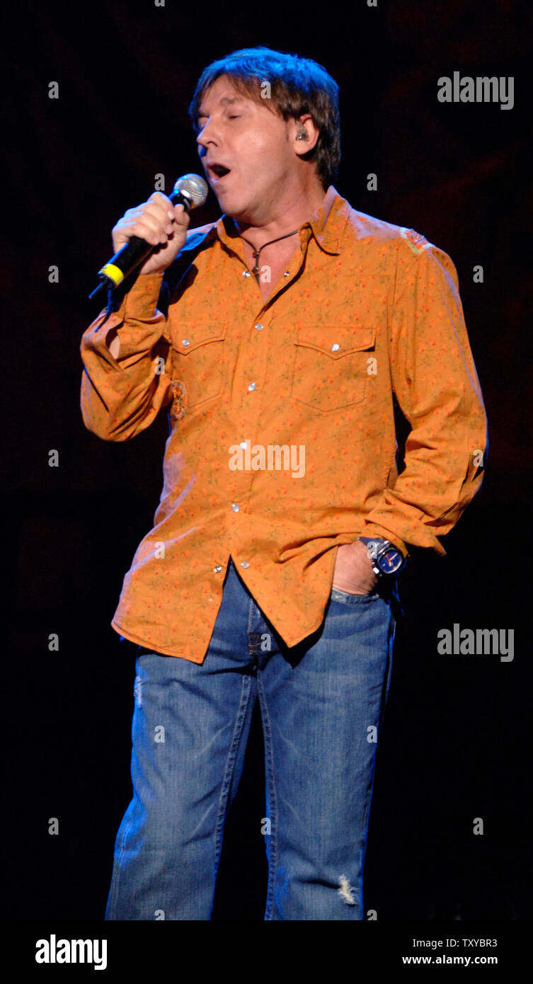 Ricardo Montaner performs at the &lsquo;Colombia Sin Minas&rsquo; concert to