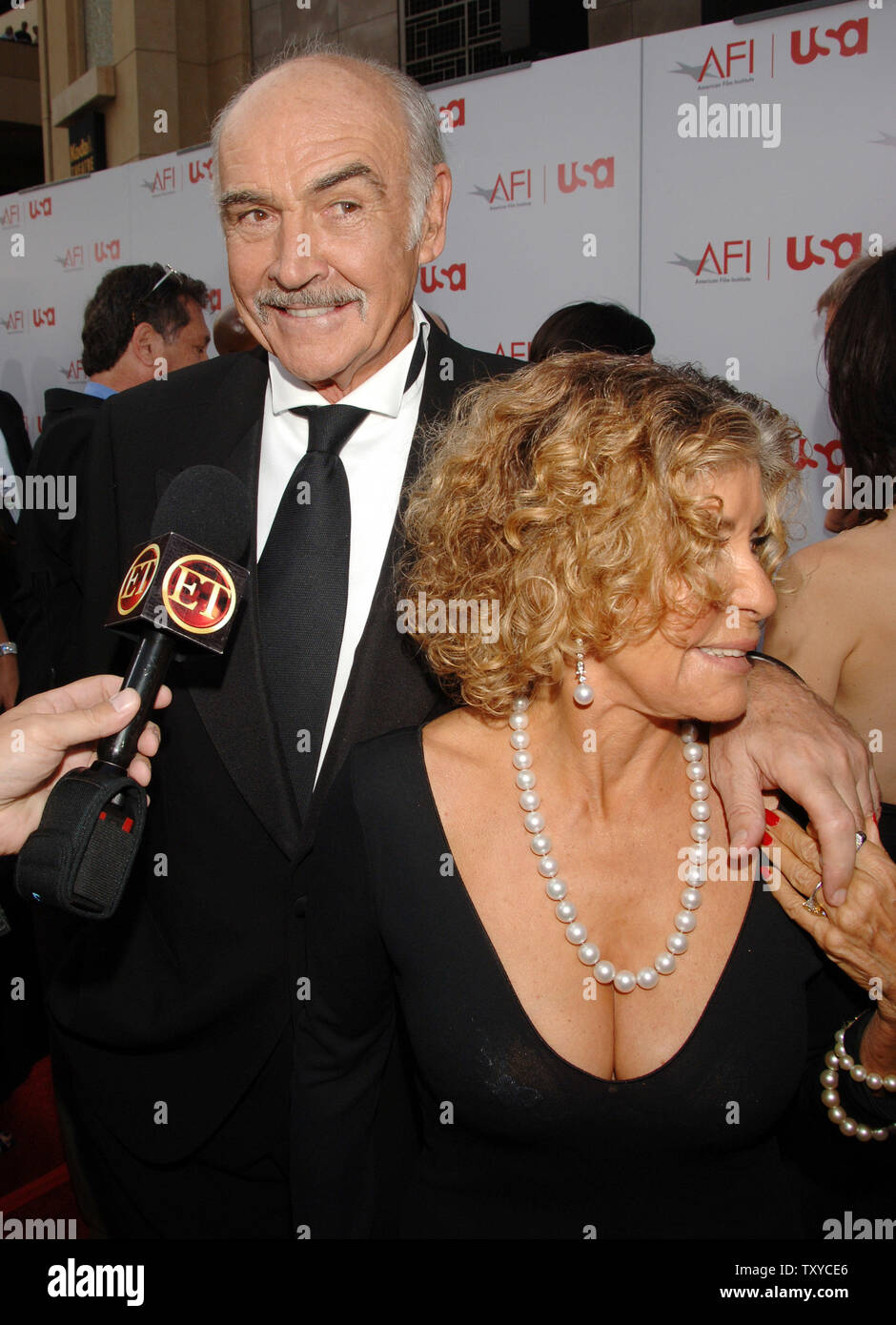 Sean Connery (L) and wife Micheline arrive for American Film Institute's 'AFI Life Achievement Award: A Tribute to Sir Sean Connery' taping in the Hollywood section of Los Angeles, California on June 8, 2006. Actor Harrison Ford presented the Lifetime Achievement Award to Connery. The two actors starred together in the 1989 film 'Indiana Jones and the Last Crusade.'  (UPI Photo/Jim Ruymen) Stock Photo